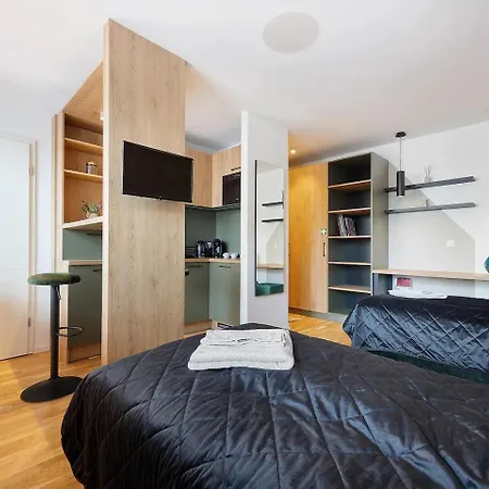 M&m Living In Apartment