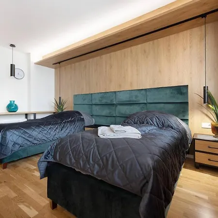 M&m Living In Apartment